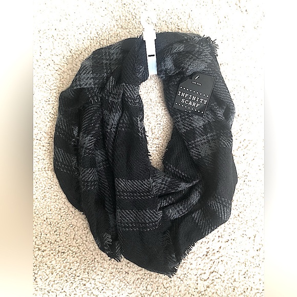 NWT Winter Infinity Scarf. - Picture 1 of 3